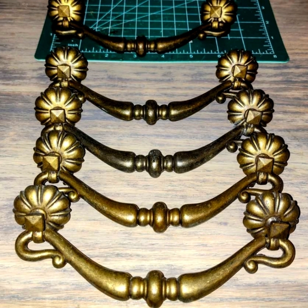 Vintage Gold/Brass French Provincial Dresser Pull, Set of 5  (5 1/2" Between)
